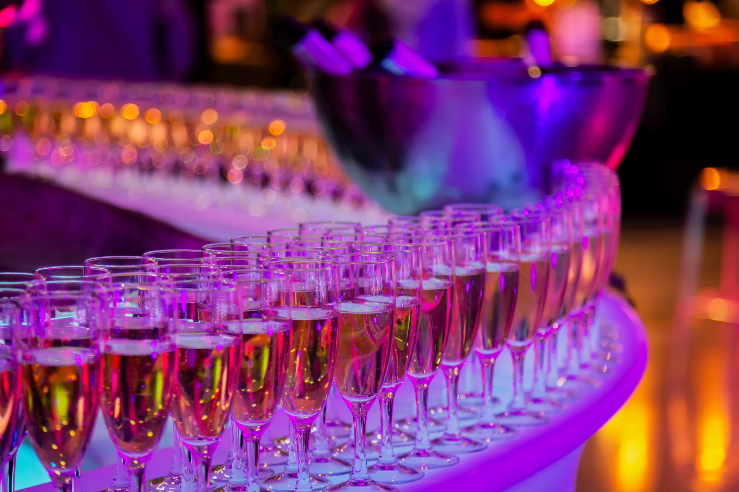 Coupes de champagne présentée