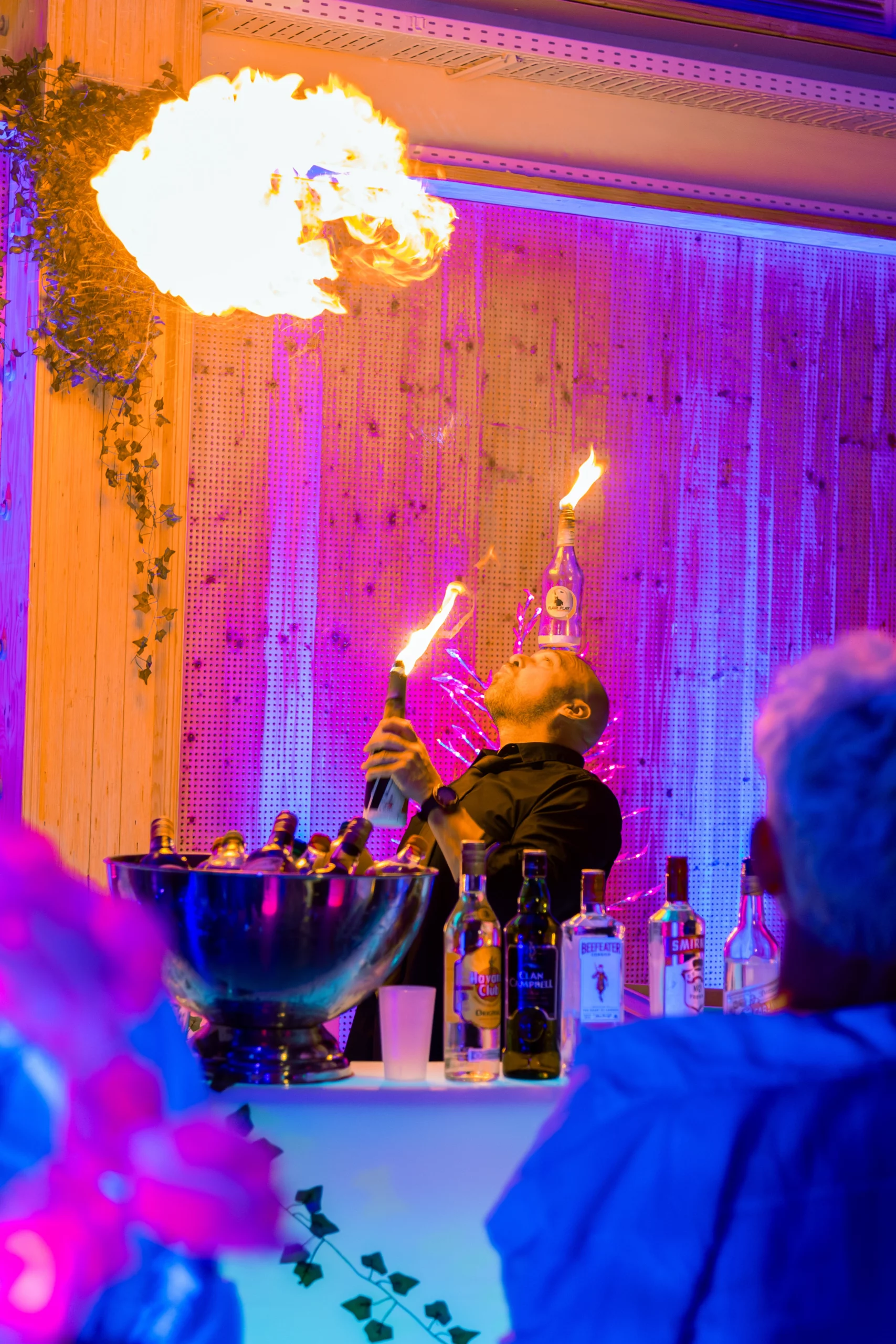 Barman cracheur de feu