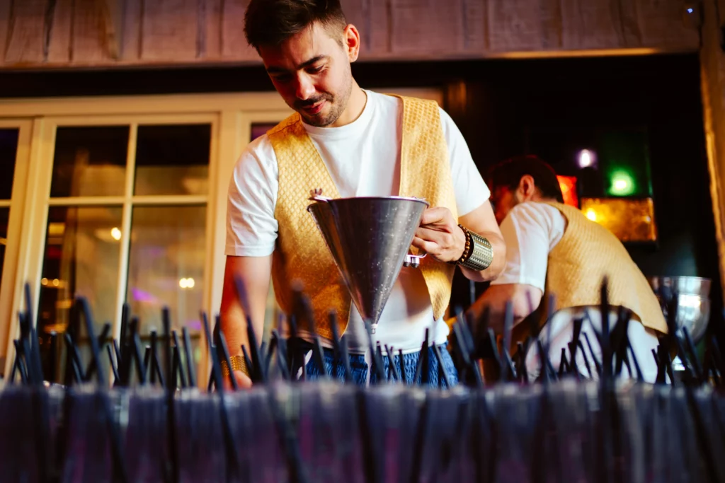 Barman en tenu orientale