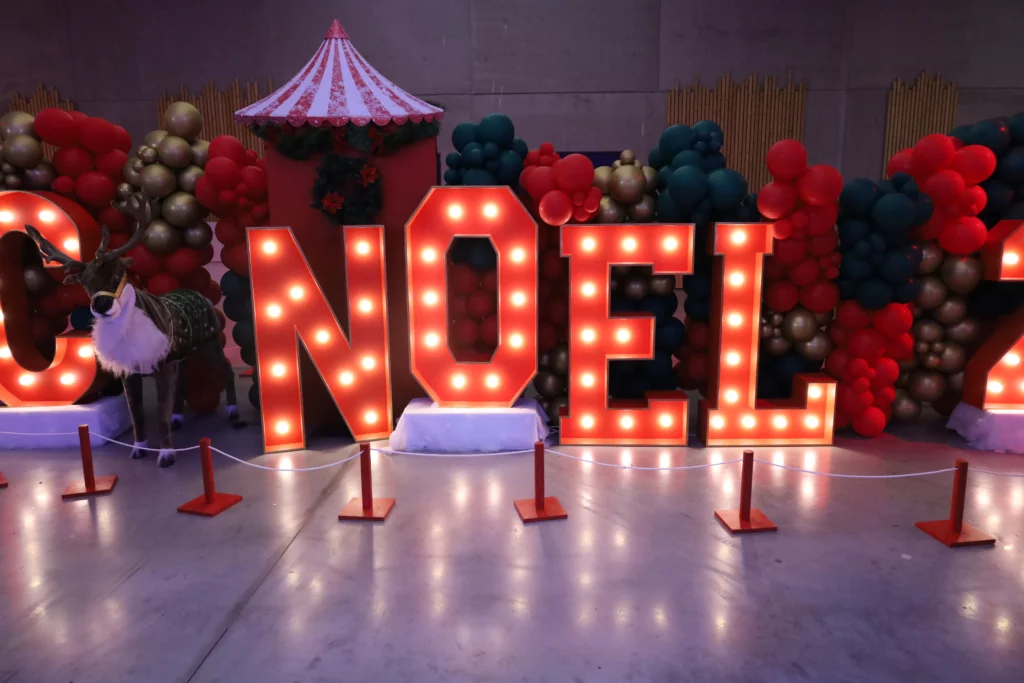 Lettre géantes lumineuses de Noël