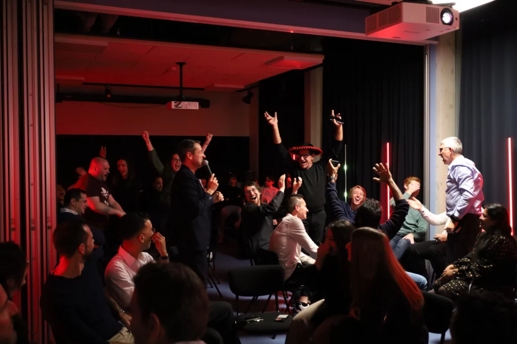 Invités heureux lors de l'événement Radio Show